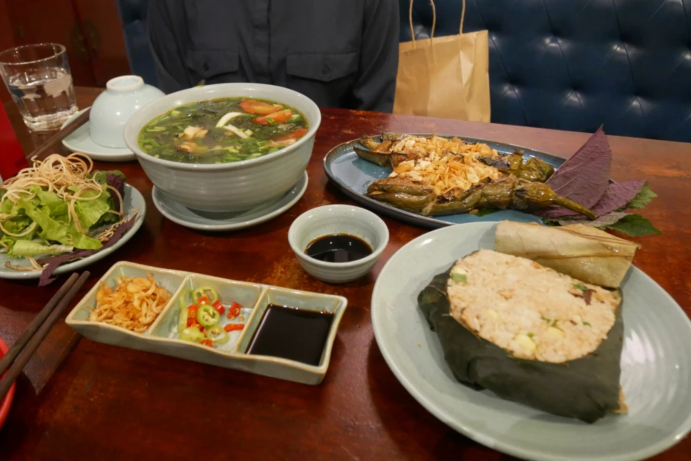 ベトナムの国花とも言われている蓮の実が入っているご飯。