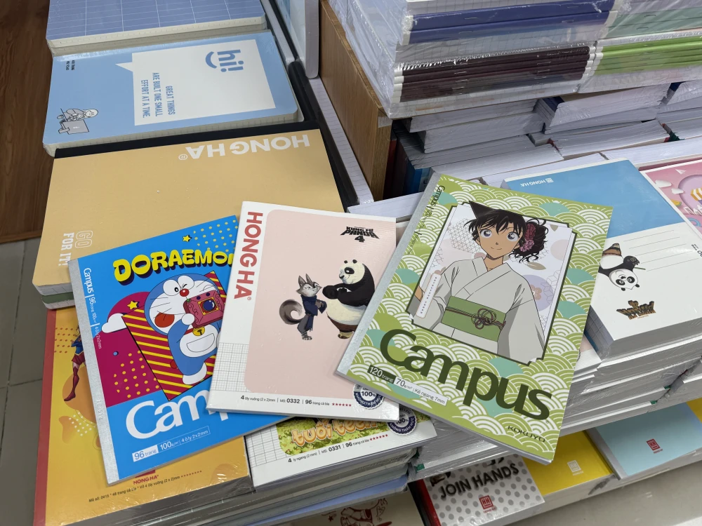 学習調も人気なアニメや漫画のものが販売されています。