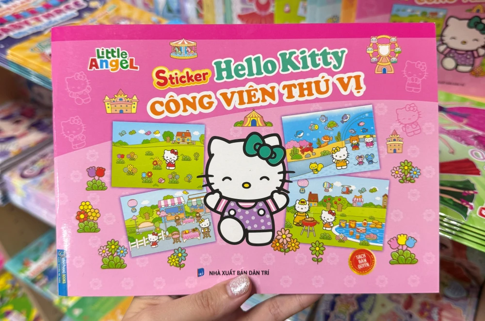 シールブックの種類も多いので、子供のお土産にも喜ばれそう