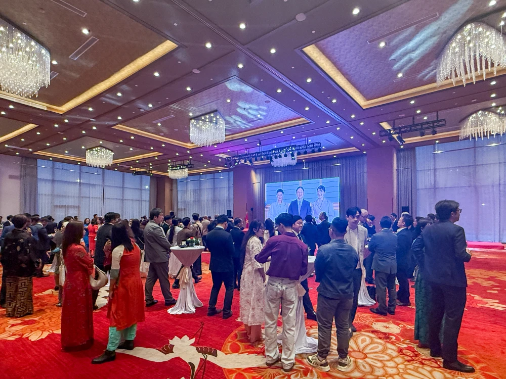 昨年は式が始まる前から食事がスタートしていたため、会場はやや混乱が見られましたが、今回は式が始まるまでは食事を提供しない工夫がされており、全体を通してスムーズな進行でした。