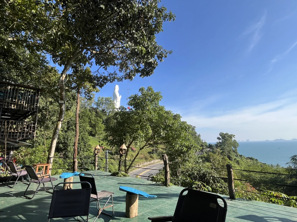 ここからもレディーブッタがちらり