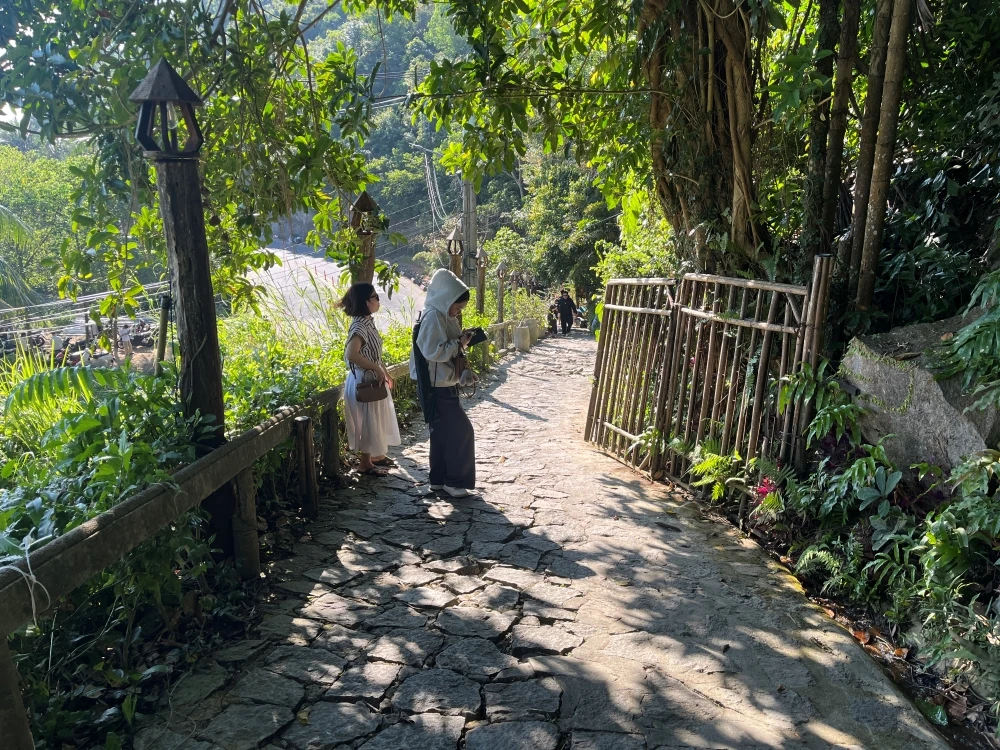 急坂を登っていきます。