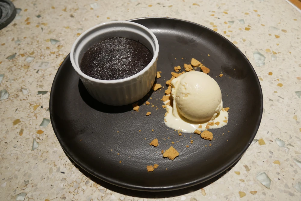 フォンダンショコラはトロトロで濃厚。