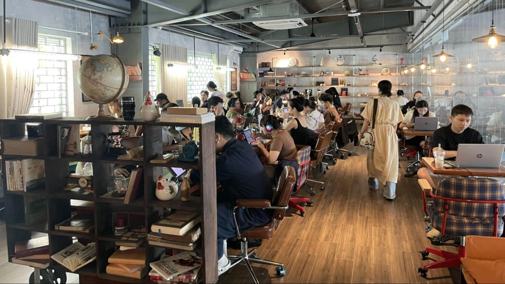 HI4 COFFEE &amp; WORKSPACE