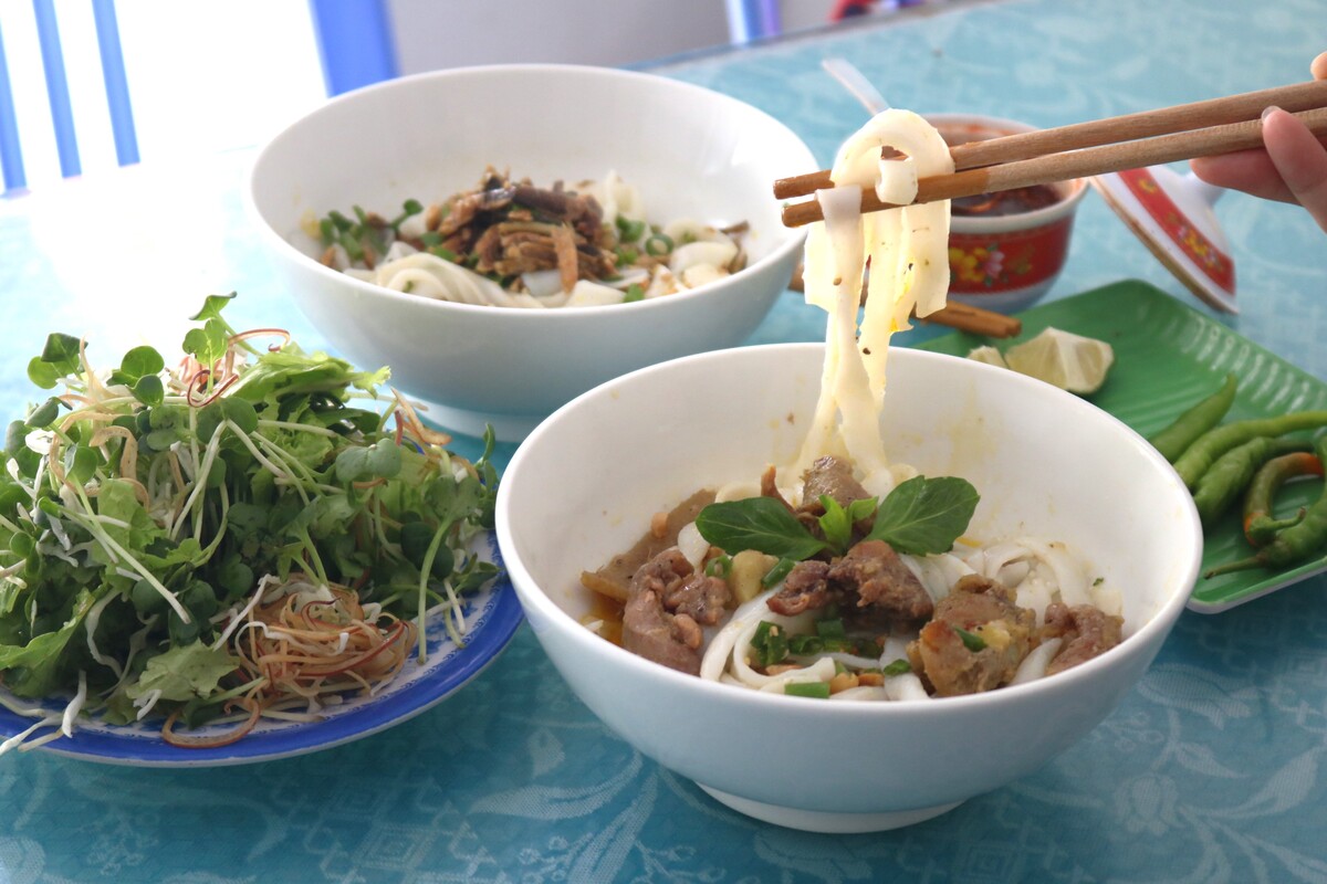 ダナン│中部で９店舗展開する人気ミークアン店MỲ QUẢNG GIAO THỦY（ミークアンザオトゥイ）