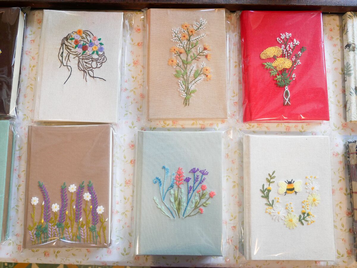 【ベトナムお土産】ダナンでオーダーメイドの刺繍小物を作ろう「Hop Handi(ホップハンディ)」