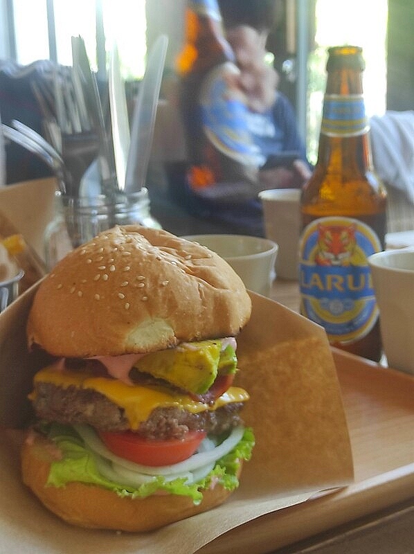 ダナンに２店舗展開│人気ハンバーガー店BurgerBros(バーガーブロス）