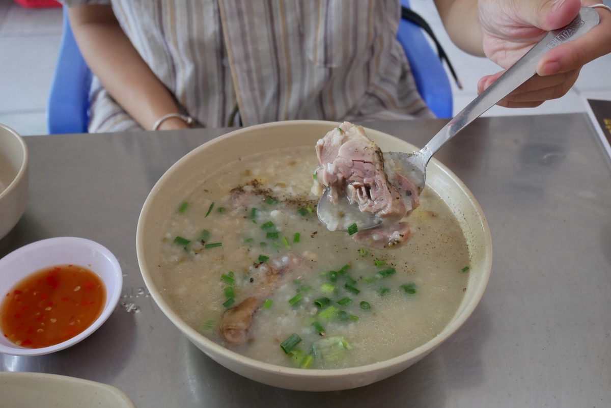 ダナン｜ベトナムのアヒルおかゆ初体験！ミシュランに選ばれた「Quan Nhan(クアンニャン)」に行ってみた！
