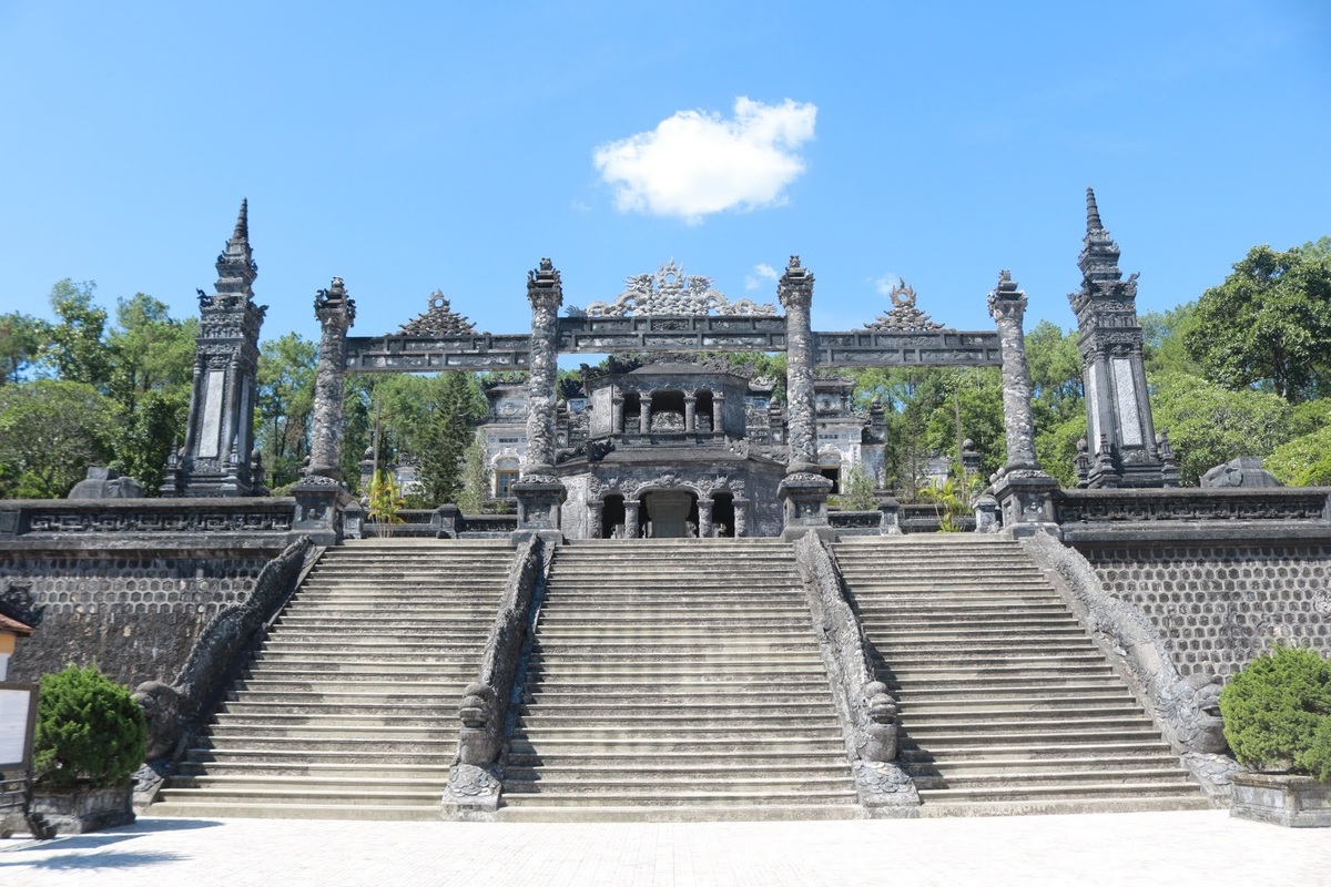 フエ｜カイディン帝廟～東洋と西洋、古典と現代のデザインが巧妙に組み合わされたお墓～
