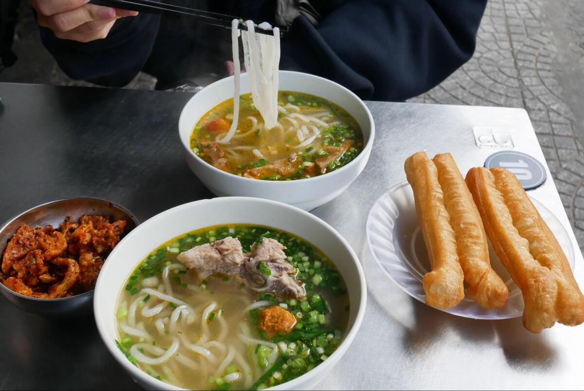 ベトナムローカルが好き！ダナンに来たら行ってほしい2024年ミシュランガイドに選出されたBanh canh Yen(バイン カイン イエン)