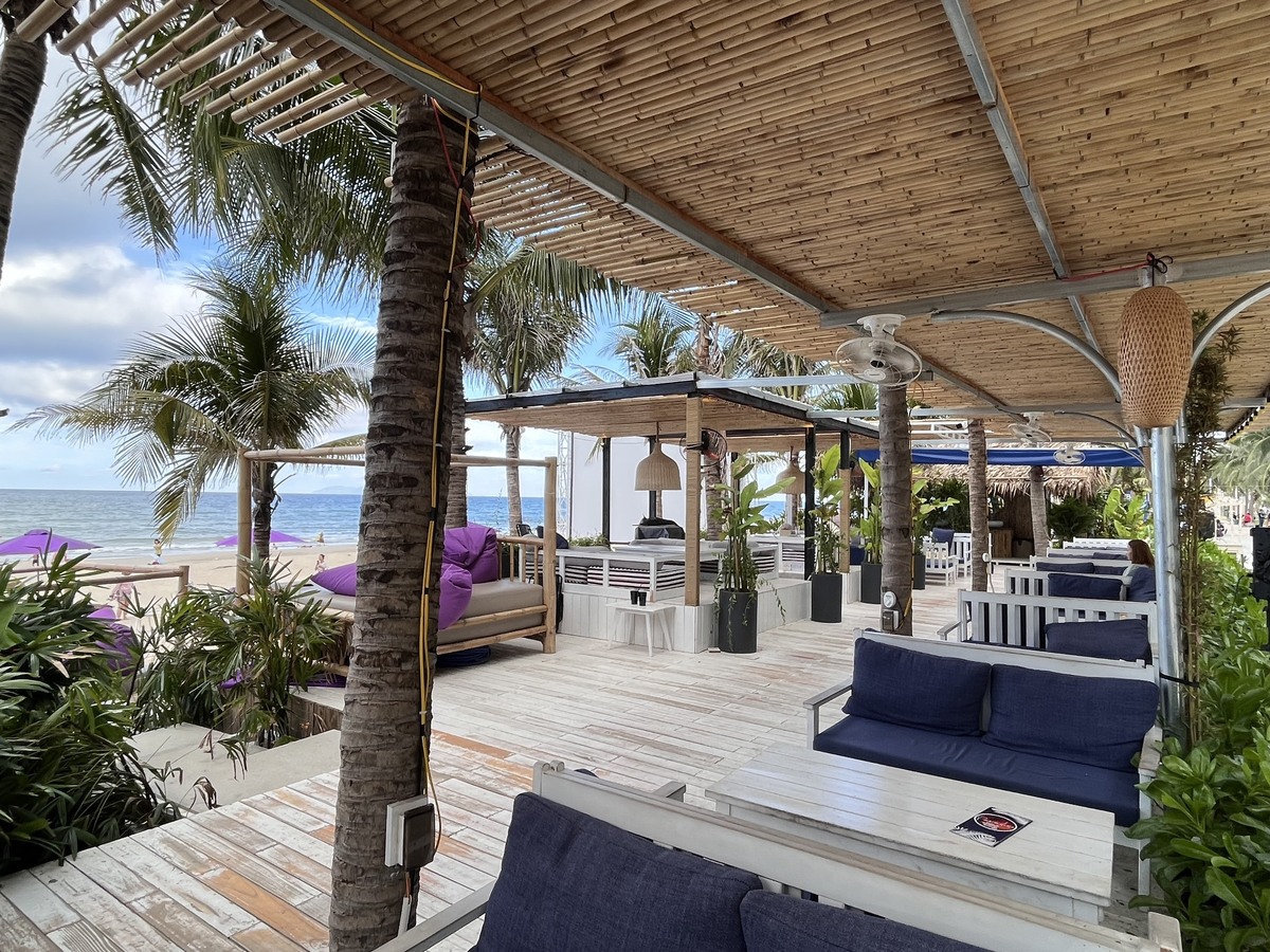 ミーケビーチ沿いのチルスポット「Paradise beach Da Nang」はカフェ・バー利用がオススメ
