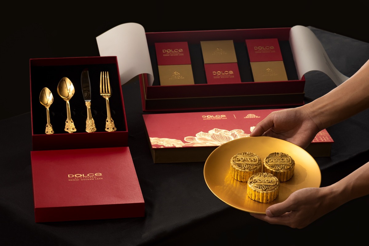 ダナンゴールデンベイホテルでは金箔付きの豪華な月餅販売中