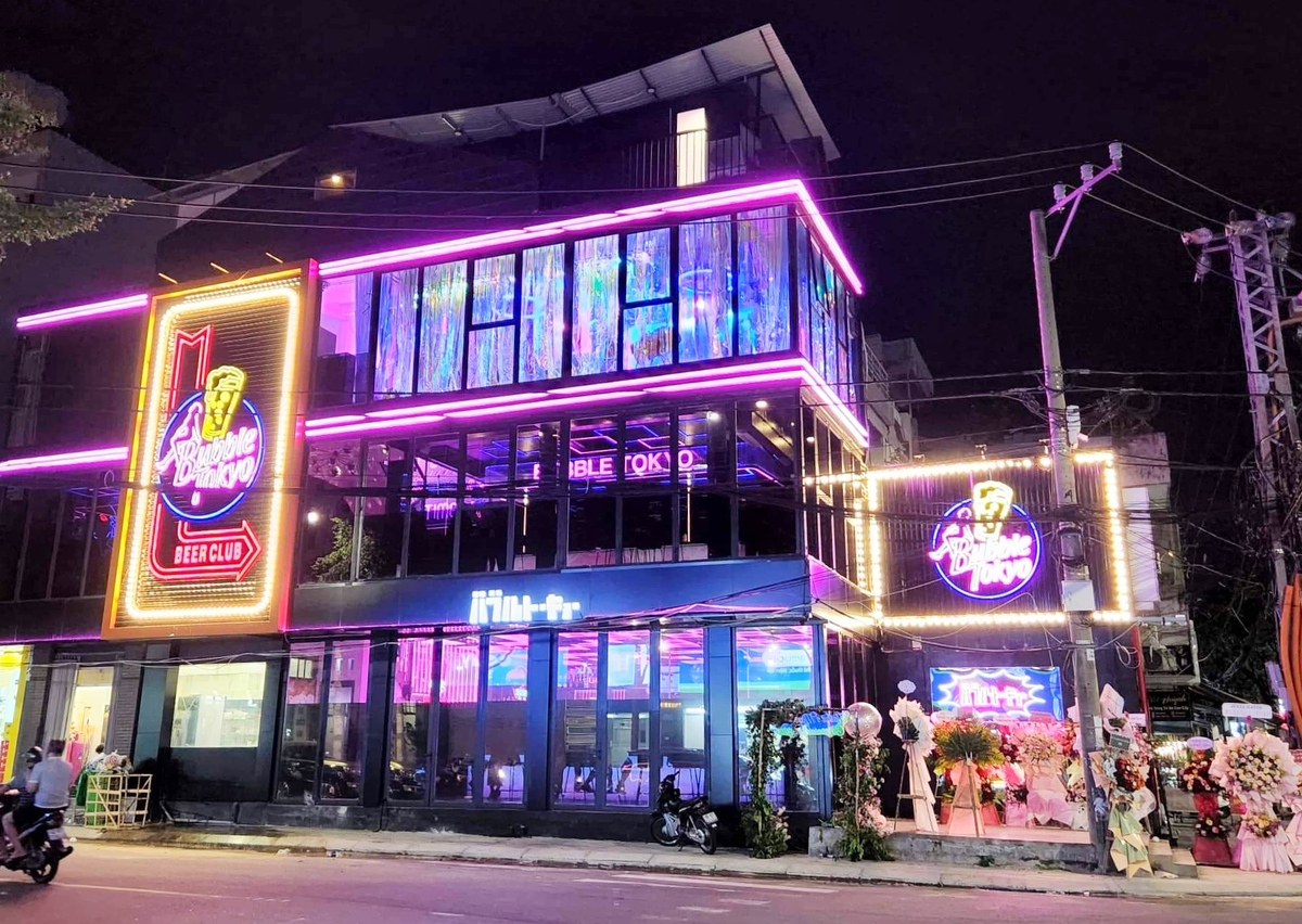ダナンにビールかけができるガールズバー「Bubble Tokyo」が新オープン