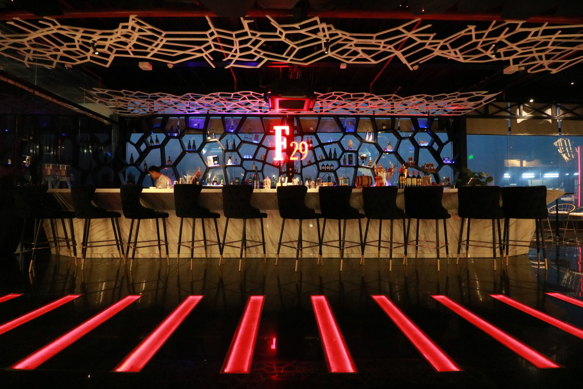 ダナンの夜景を堪能！F29 レストランでロマンチックディナーを