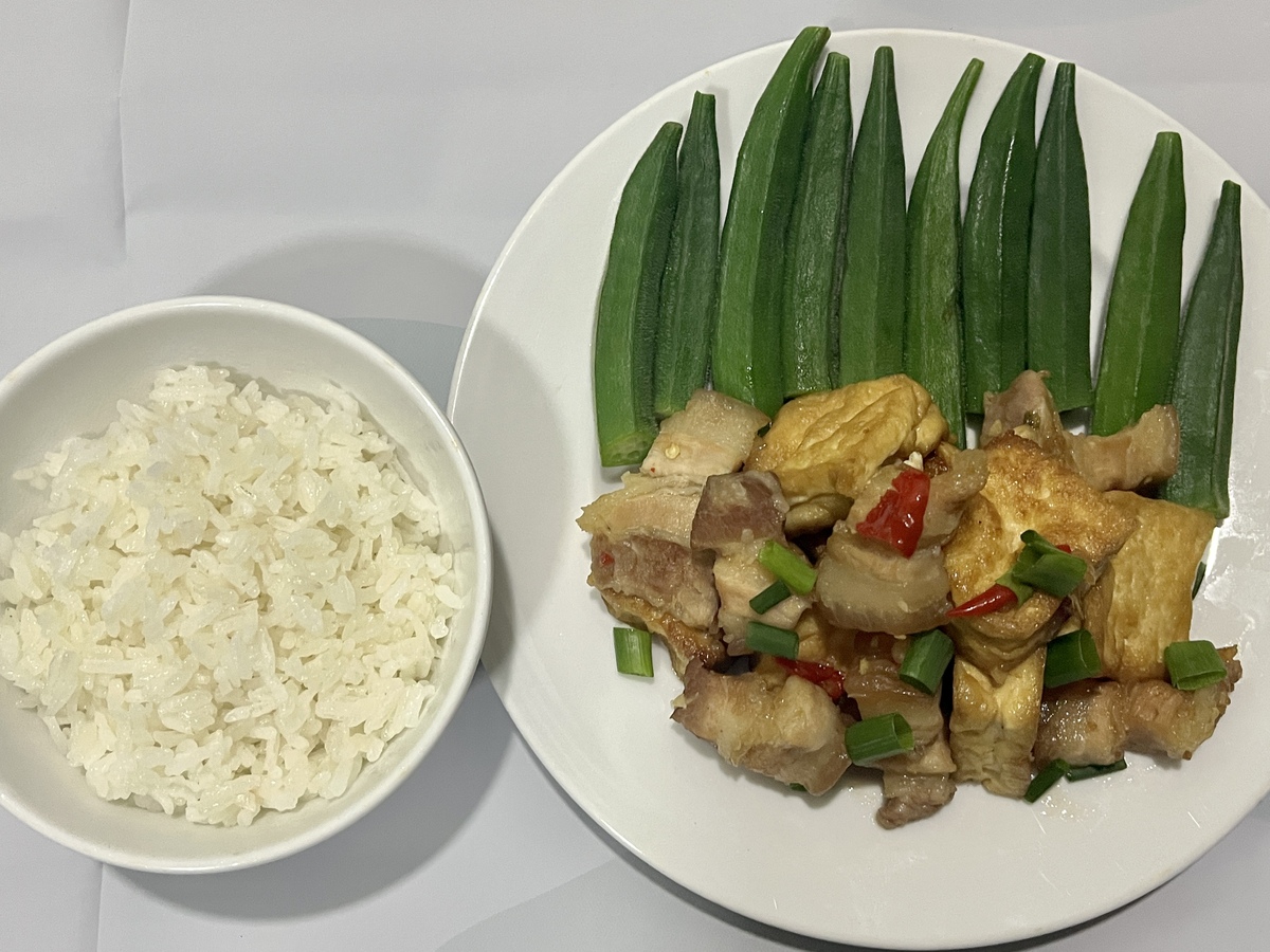 現地のベトナム人が紹介する家庭料理の豚肉と揚げ豆腐の煮込み「Thit kho dau khuon]の作り方        