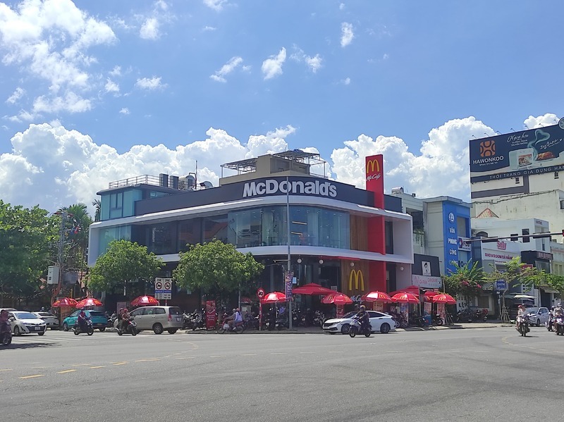 ベトナム30店舗目！ダナンに初のMcDonald's (マクドナルド)がグランドオープン