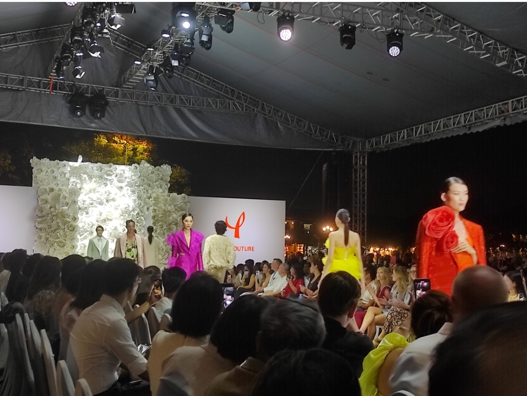 ホイアン｜テーラーショップYalyによるファッションショー「The Edge of Elegance」が開催