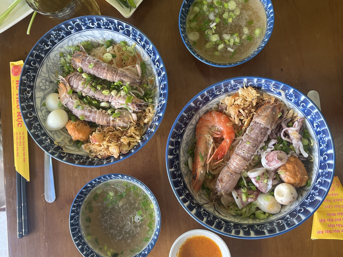 生きたまま食べる「イカの踊り食い」ができるフーティウ屋に行ってきた