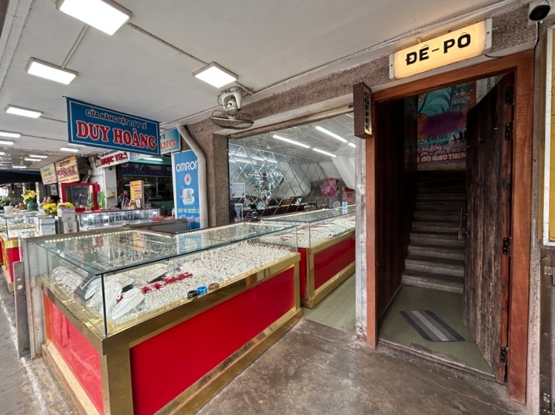 フエ｜市場の一角にある人気隠れ家カフェ「Đề-Pô Cafe(デポカフェ)﻿」