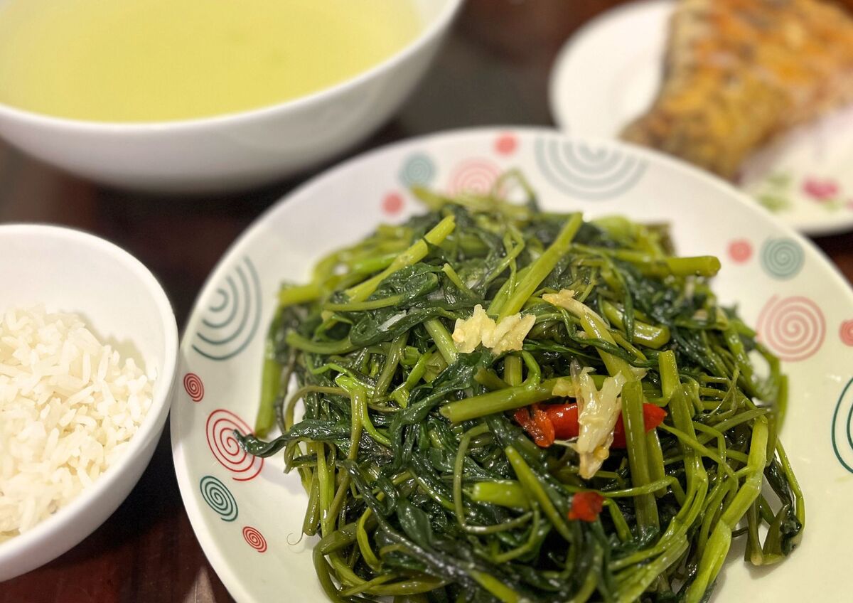 初心者でも作れる！ベトナムの人気料理・空芯菜炒め