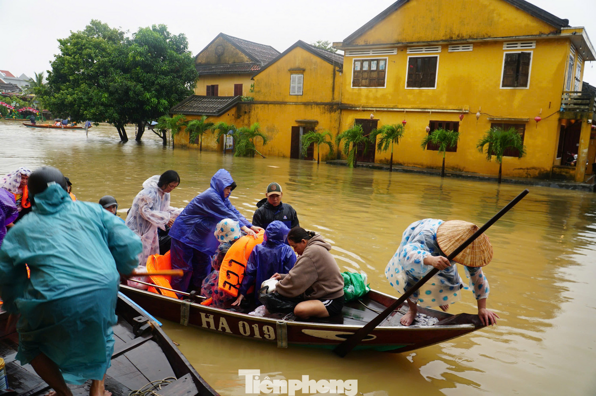 2025年10月26日から大雨でダナン・ホイアンが冠水、各地で甚大な影響