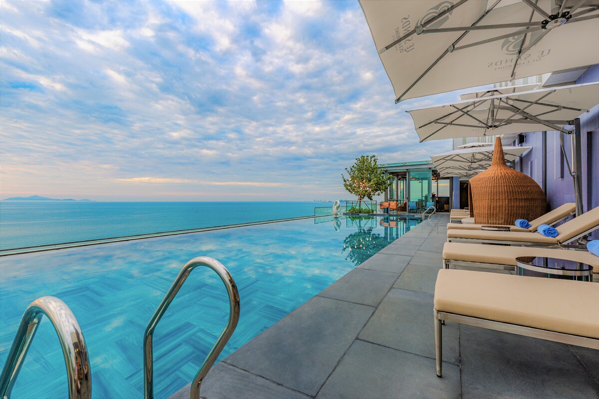 インフィニティプールが圧巻！ダナンビーチ前のおすすめ高層ホテル６選