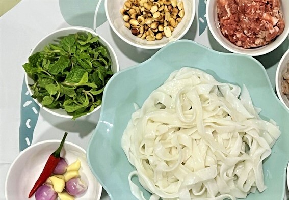 現地のベトナム人が紹介する混ぜ麺ミークアン「Mì Quảng  trộn」の作り方