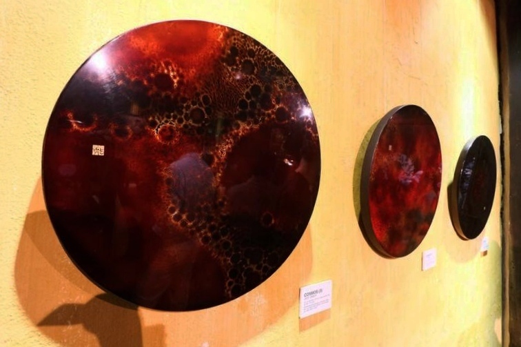 ホイアン｜漆画家 安藤彩英子「MICROCOSMOS × MACROCOSMOS」展開催中