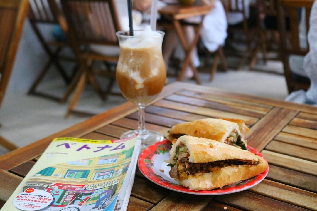 中身ぎっしり！ホイアンの人気朝ご飯エリアで食べるバインミー「マダムカイン(Madam Khanh)」