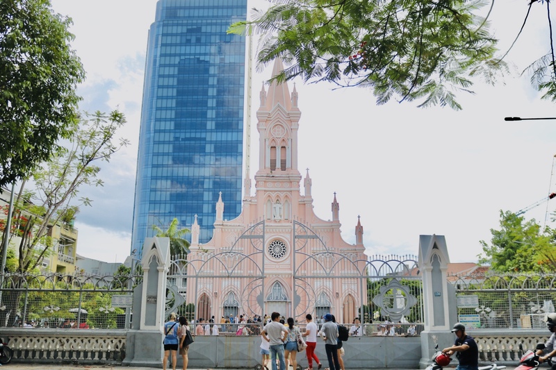 ダナン市内の人気フォトスポット・ダナン大聖堂を見に行こう！
～入館できる時間も行く前にチェック～