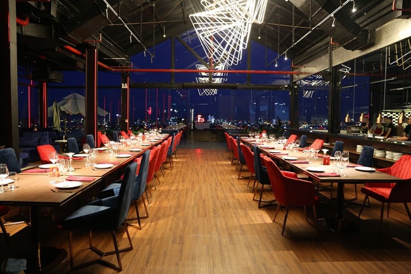 ダナンの夜景を満喫できるF29スカイバーレストランで絶景と美味しい料理を