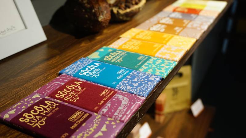 ダナンうまれの高品質チョコレートT-Bros（ティーブロス）が色鮮やかでお土産にピッタリ！