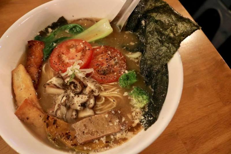 【移転】野菜たっぷりダナンの海沿いにあるビーガンラーメン・レストラン