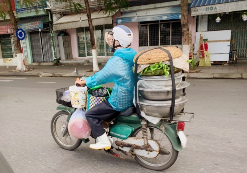 なんでも乗せちゃう？！バイク天国のベトナム・ダナンのバイク事情