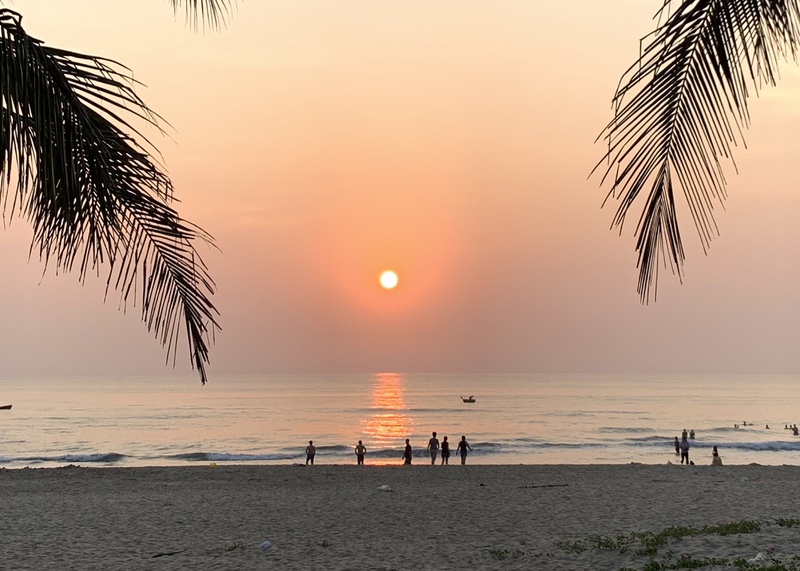 ダナンの朝は早起きして海に行こう