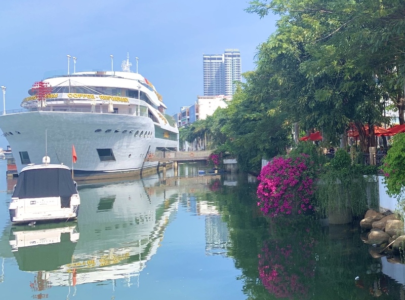 【閉店】ハン川に浮かぶ巨大船！リバービューを楽しめる「マダムハン カフェ」