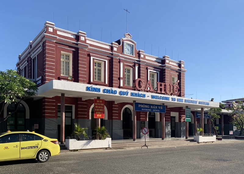 【フエからダナンまでベトナム鉄道の旅】フエ駅のチケット販売所や駅中紹介