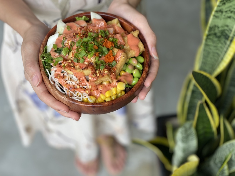 【移転】野菜たっぷりヘルシーな丼ぶりを販売するダナンのPokeman(ポケマン)