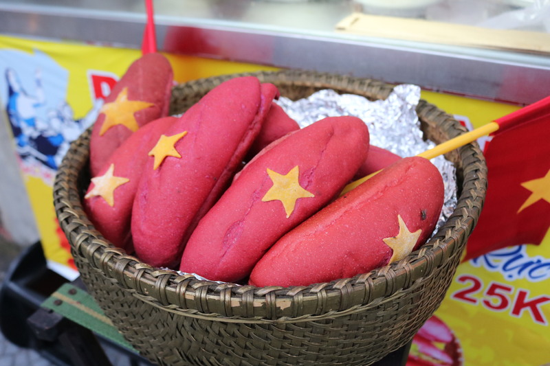 【閉店】鮮やかな赤が目を引くバインミーがダナンにもやってきた！