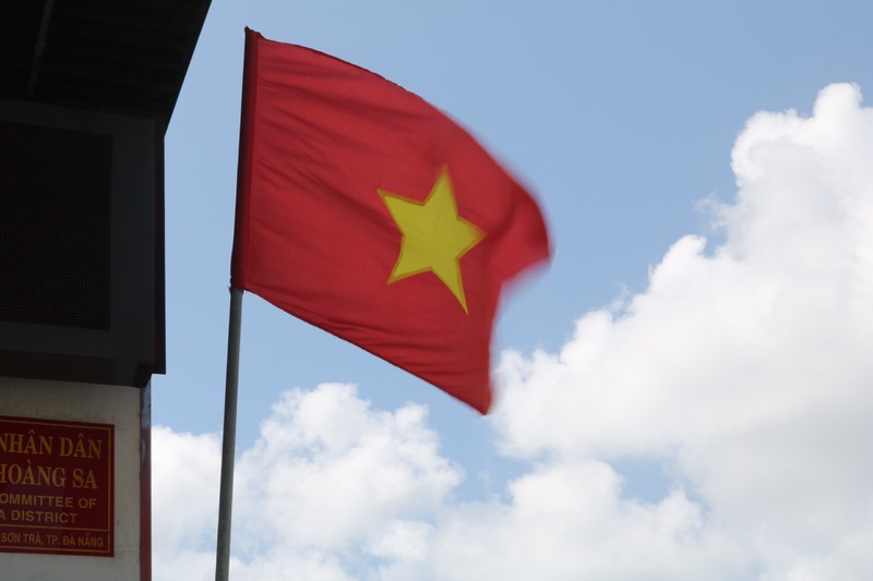 約50年経っても愛され続ける名曲「Nối vòng tay lớn」ノイボンタイロンを歌おう