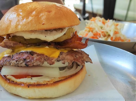 【閉店】アメリカンな気分に浸れるシェイクエムで最高のバーガーを食べよう！