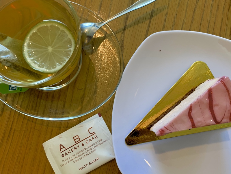 【カフェ】ダナンでかわいいケーキが食べられるABC Bakery