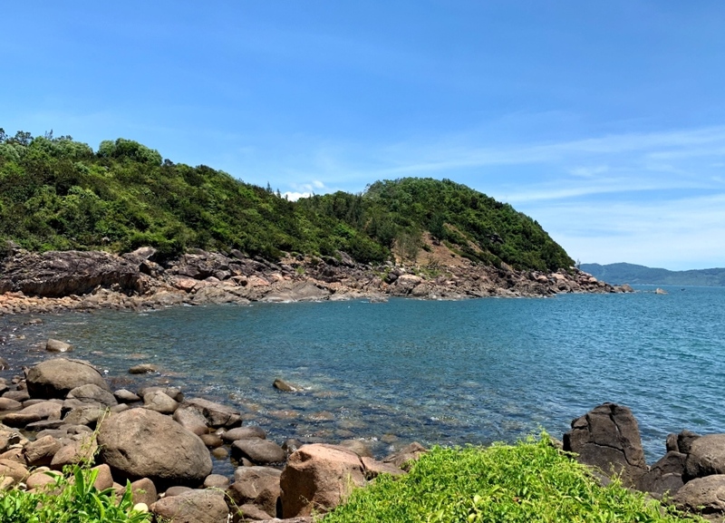 ソンチャ裏の秘境スポット・ブラックストーンビーチってこんなところ