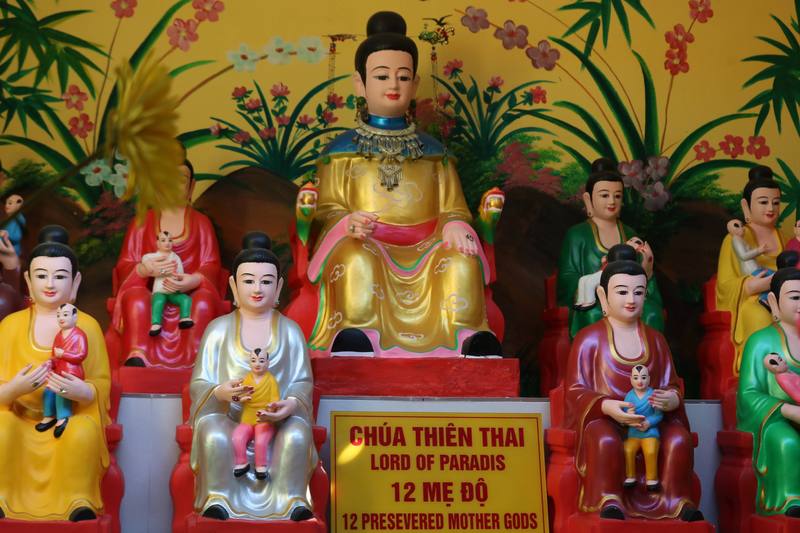 ご利益も○倍!? めっちゃ神様がいるダナンのお寺に行ってきた