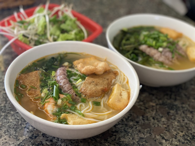 ローカル店「Thanh Hương Quán」で食べる150円シャコヌードル