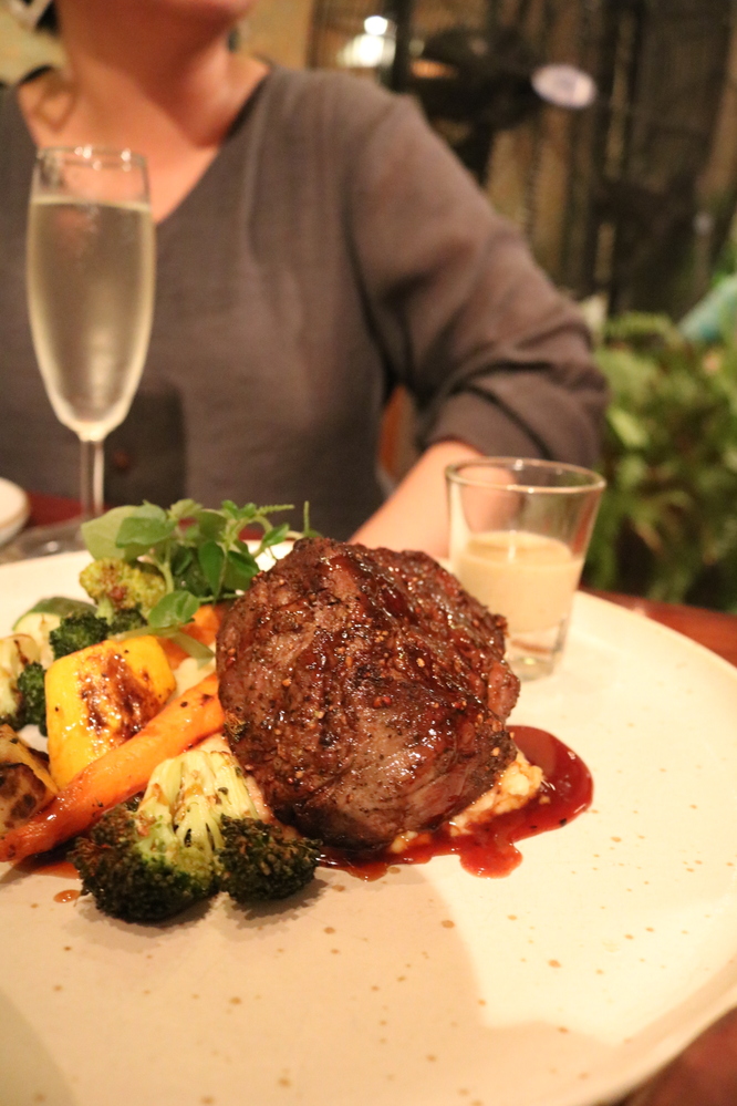 【閉店】ダナンでお肉とお酒を頂くならハン川沿いのWATERFRONTへ