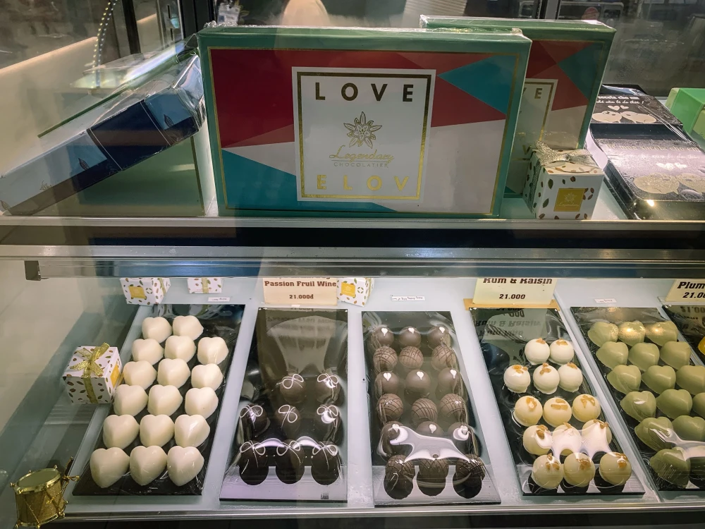見た目も華やかベトナム産チョコレート「legendary chocolatierダナン店」