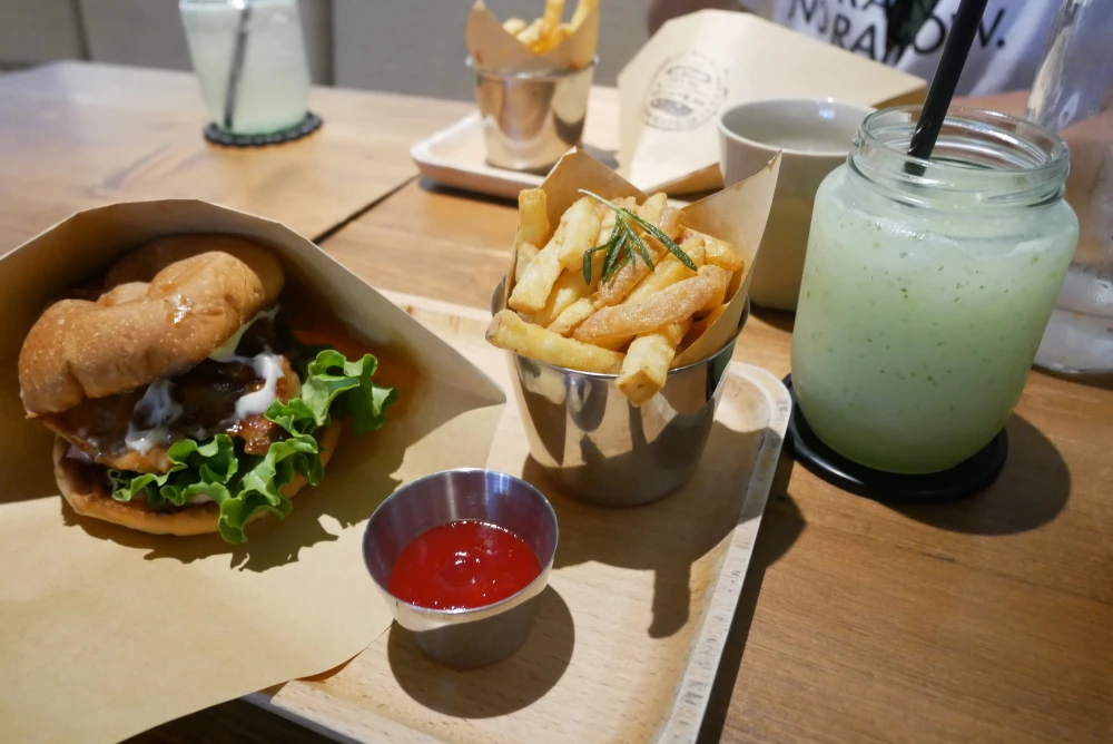 ダナンに２店舗展開│人気ハンバーガー店BurgerBros(バーガーブロス）