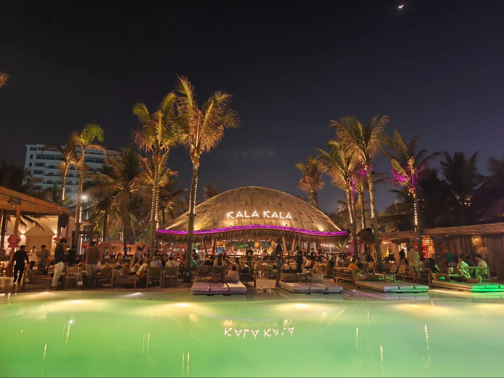2026年ダナンビーチクラブでホットスポットはここ「Kalà Kalà Beach Club（カラカラビーチクラブ)」